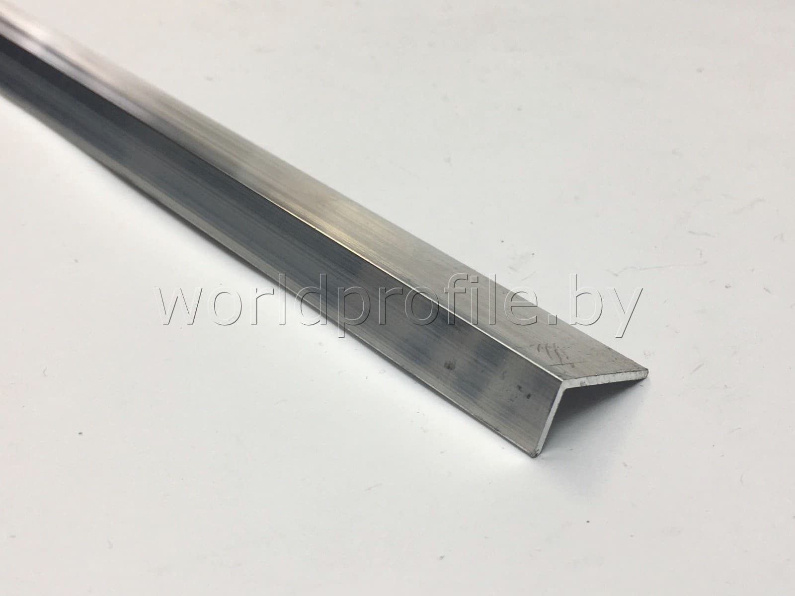 Алюминиевый уголок 20х10х1,2 (2,0 м)